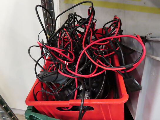 2 stk. reoler med indhold