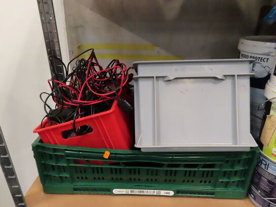 2 stk. reoler med indhold