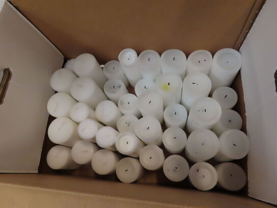 Glas, service, bøjler, sterinlys m.m.