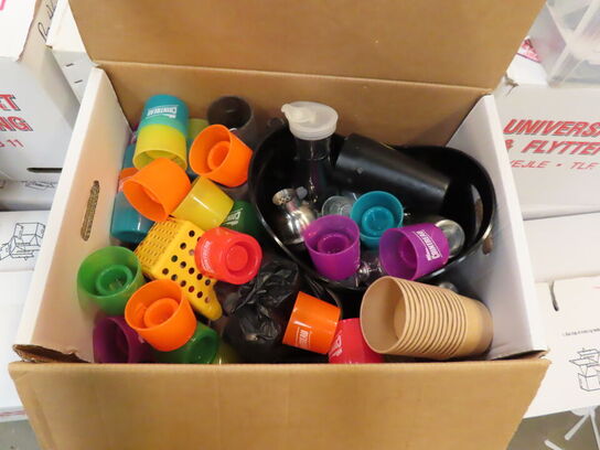 Glas, service, bøjler, sterinlys m.m.