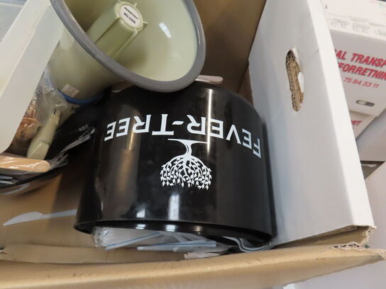 Glas, service, bøjler, sterinlys m.m.