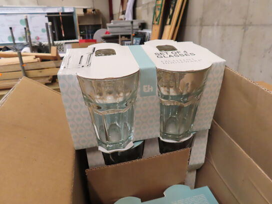 Glas, service, bøjler, sterinlys m.m.