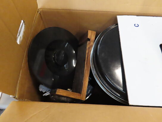 Glas, service, bøjler, sterinlys m.m.