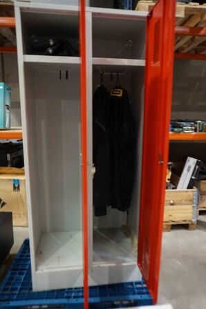 Omklædningsskab 2 Låger med nøgler 