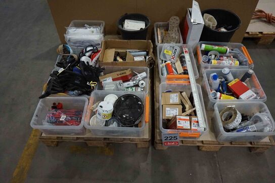 2 paller med hyldevarer fra firmabil 