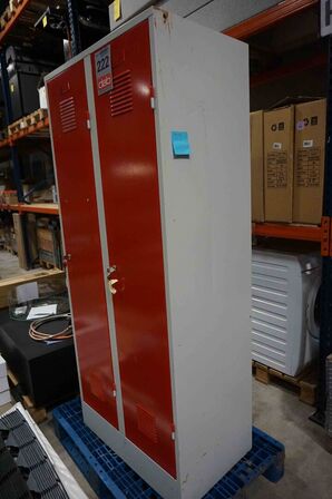 Omklædningsskab 2 Låger med nøgler 