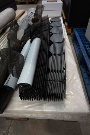 2 paller med byggematerialer 