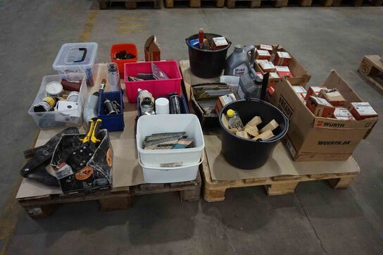 2 paller med hyldevarer fra firmabil 