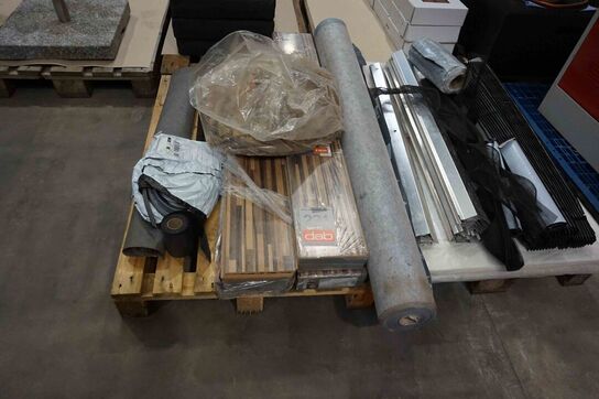 2 paller med byggematerialer 