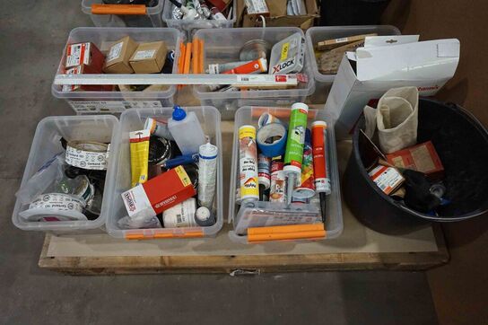 2 paller med hyldevarer fra firmabil 