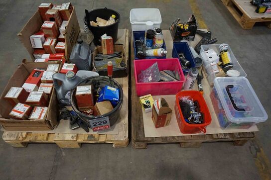 2 paller med hyldevarer fra firmabil 