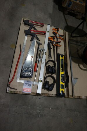 Ass. Håndværktøj fra firmabil samt trillebør 