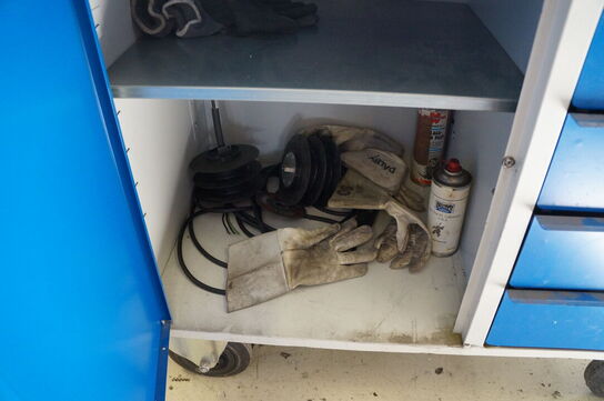 Værkstedsrullebord med indhold