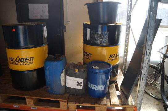 Stort parti spildolie, skærerolie, m.v.