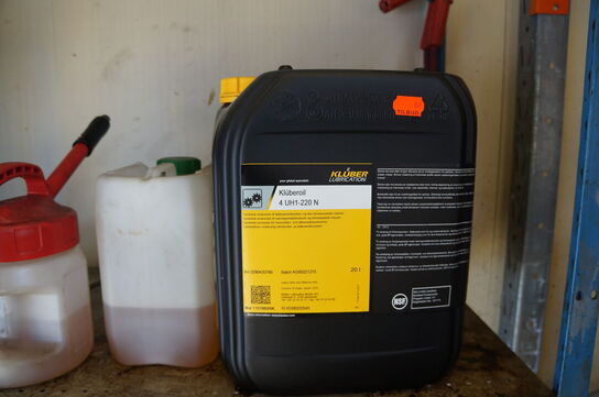 Stort parti spildolie, skærerolie, m.v.