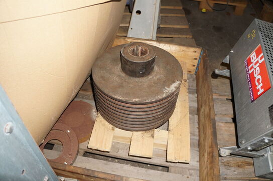 Stort parti reservedele, el-artikler, m.v.