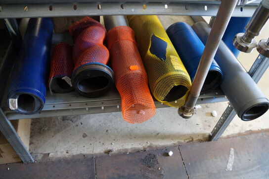 Indhold på reol af diverse reservedele