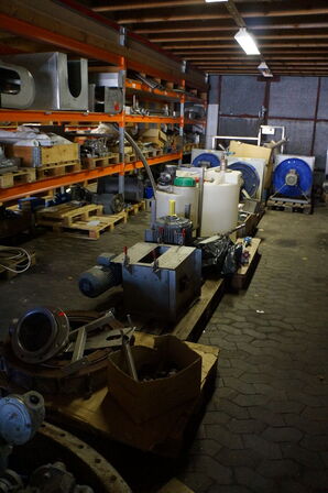 Stort parti reservedele, el-artikler, m.v.