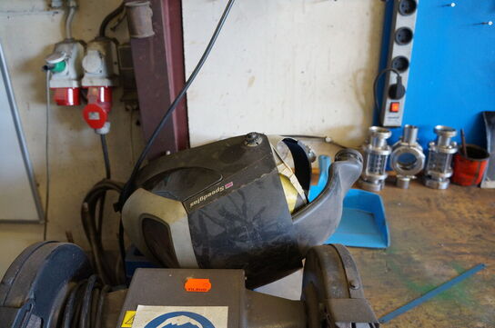 Svejse/arbejdsbord med indhold