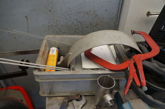 Værkstedsrullebord med indhold