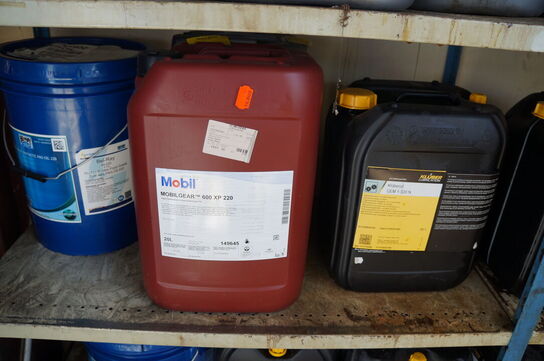 Stort parti spildolie, skærerolie, m.v.