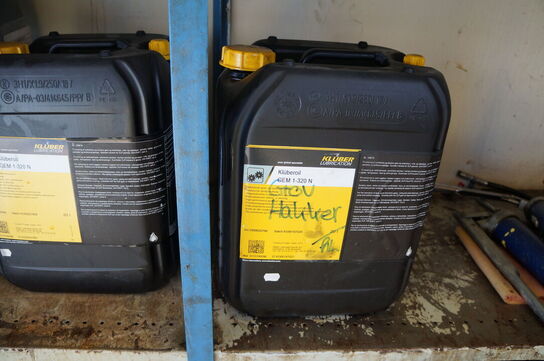 Stort parti spildolie, skærerolie, m.v.