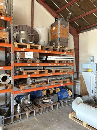 Indhold på pallereol af diverse el-artikler