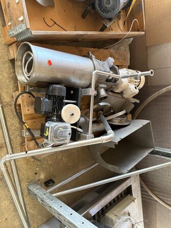 Indhold på pallereol af diverse el-artikler