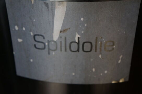 Stort parti spildolie, skærerolie, m.v.