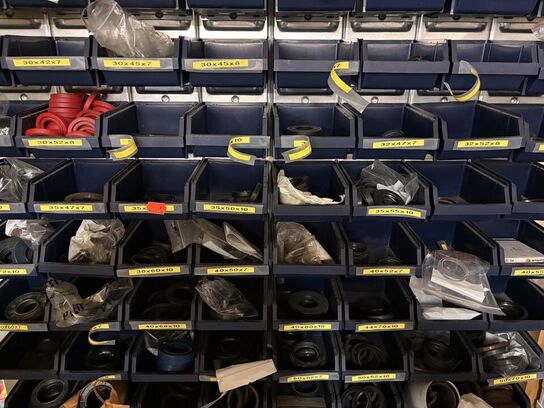 Sortimentsreol med indhold