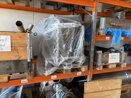 Indhold på pallereol af diverse el-artikler