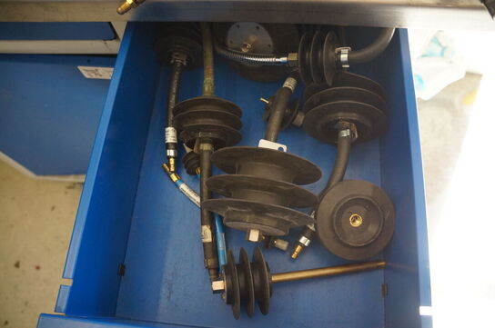 Værkstedsrullebord med indhold