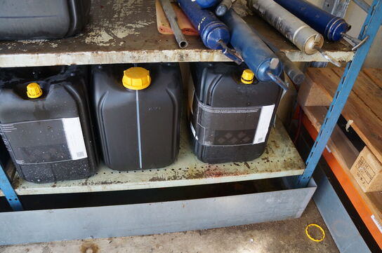 Stort parti spildolie, skærerolie, m.v.