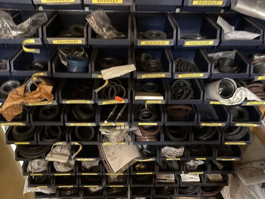 Sortimentsreol med indhold