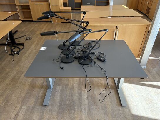 Hæve-/sænkebord inkl. 5 stk. lamper