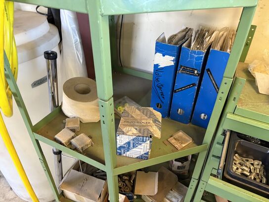 Sortimentsreol med indhold