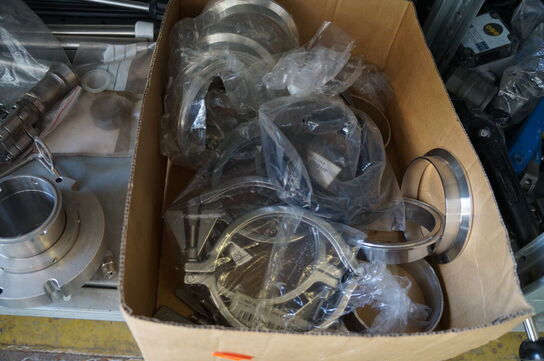 Indhold på reol af diverse reservedele