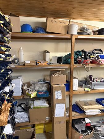 Stort parti el-artikler, ventiler, m.v.