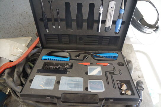 Værkstedsrullebord med indhold