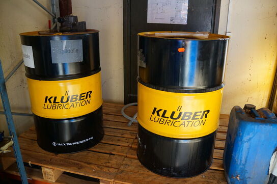 Stort parti spildolie, skærerolie, m.v.