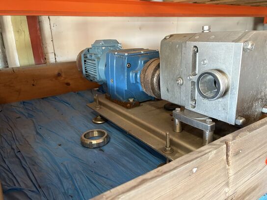 Indhold på pallereol af diverse el-artikler