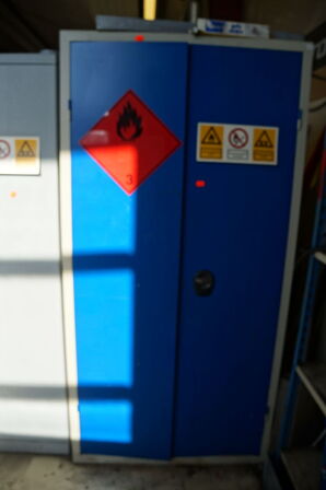 Værkstedsskab med indhold BLIKA