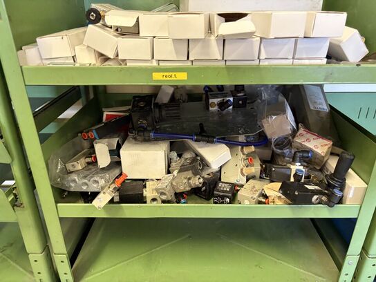 Sortimentsreol med indhold