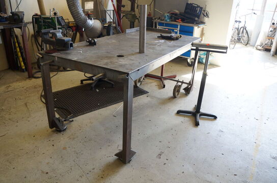 Svejsebord inkl. 2 stk. dovendrenge