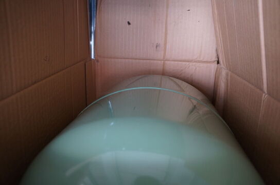 Indhold på reol af diverse reservedele