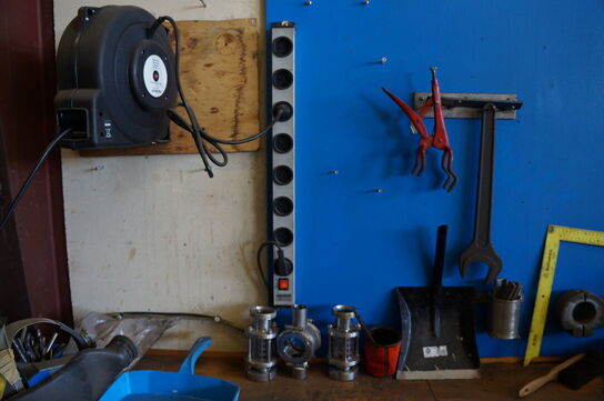 Svejse/arbejdsbord med indhold