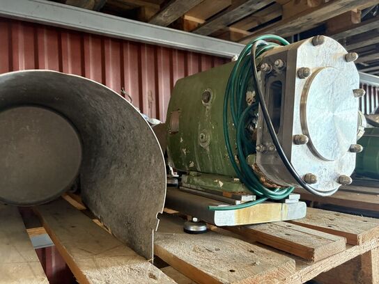 Indhold på pallereol af diverse el-artikler