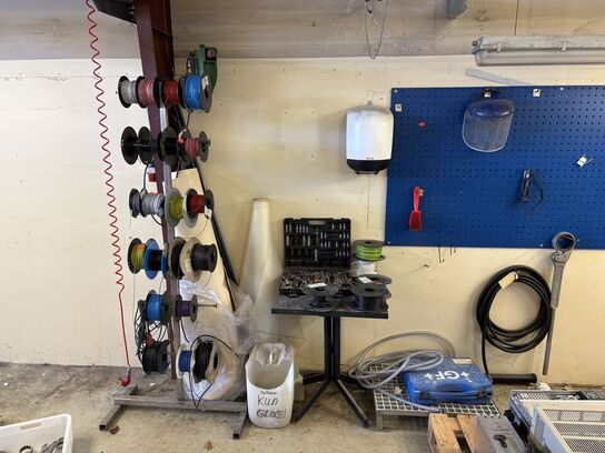 2 stk. værkstedsophæng, topnøglesæt, m.v.