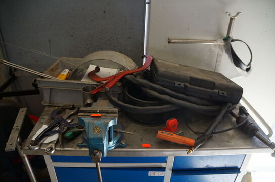 Værkstedsrullebord med indhold