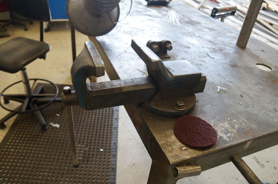 Svejsebord inkl. 2 stk. dovendrenge